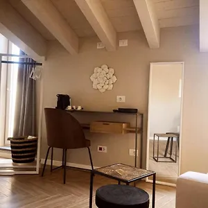 https://gatto-bianco-rooms-42.it-lombardy.com